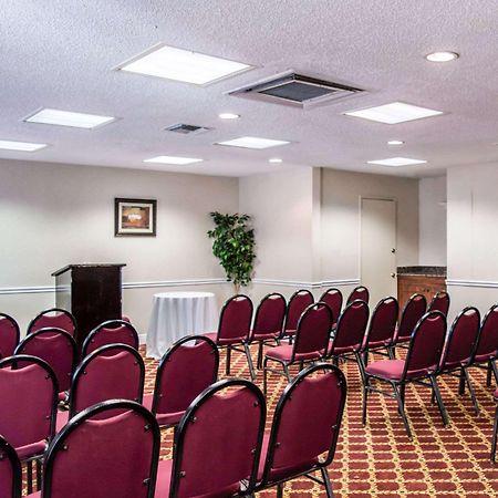 Clarion Inn & Suites Central Clearwater Beach Eksteriør billede