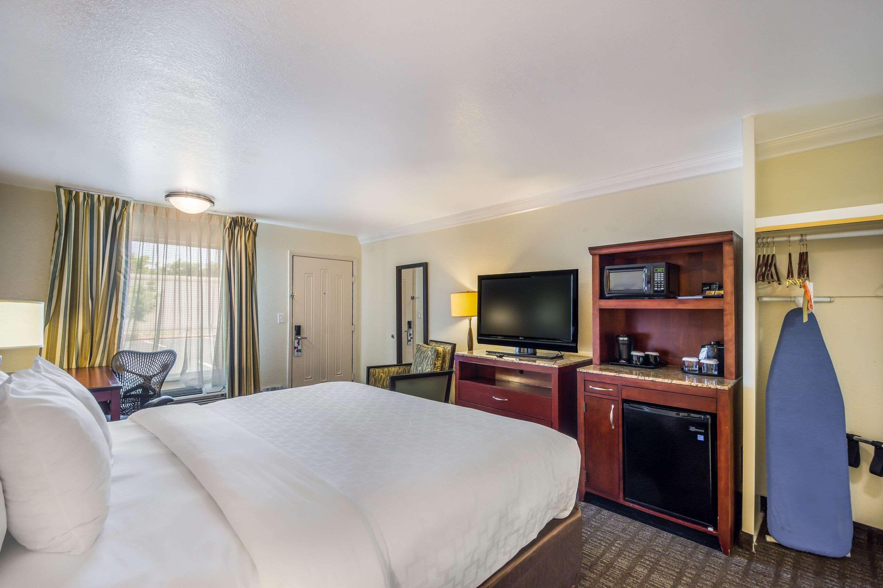 Clarion Inn & Suites Central Clearwater Beach Eksteriør billede