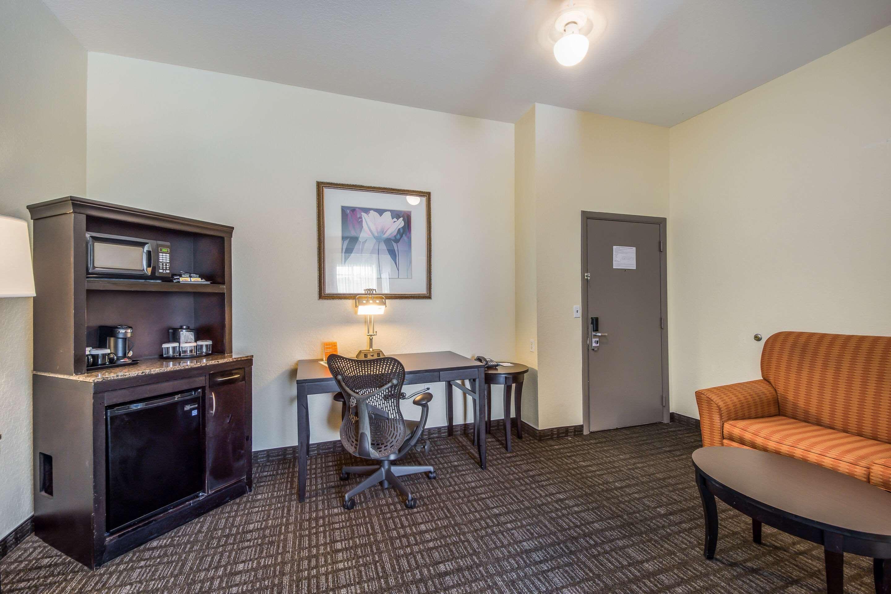Clarion Inn & Suites Central Clearwater Beach Eksteriør billede