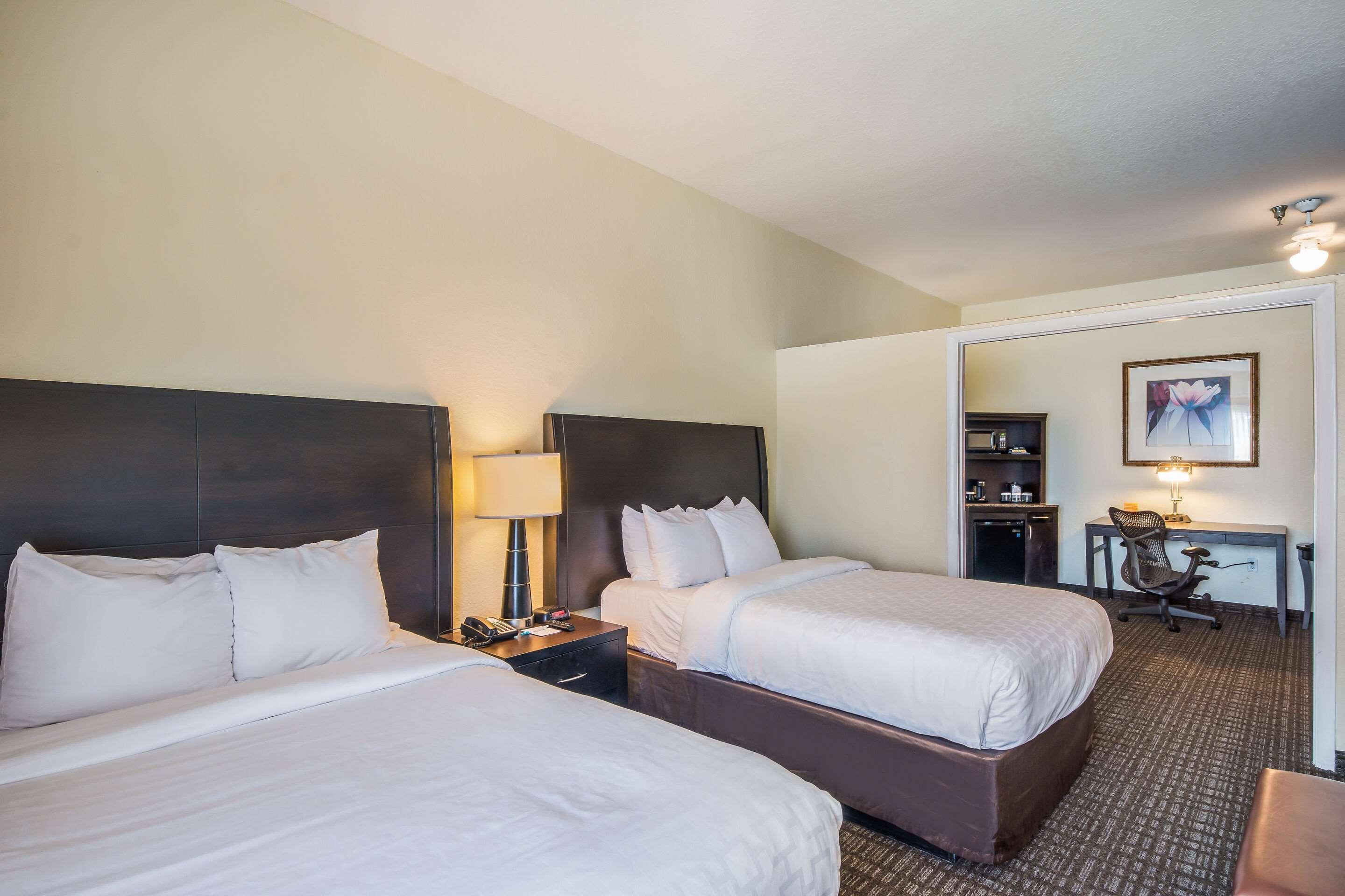 Clarion Inn & Suites Central Clearwater Beach Eksteriør billede