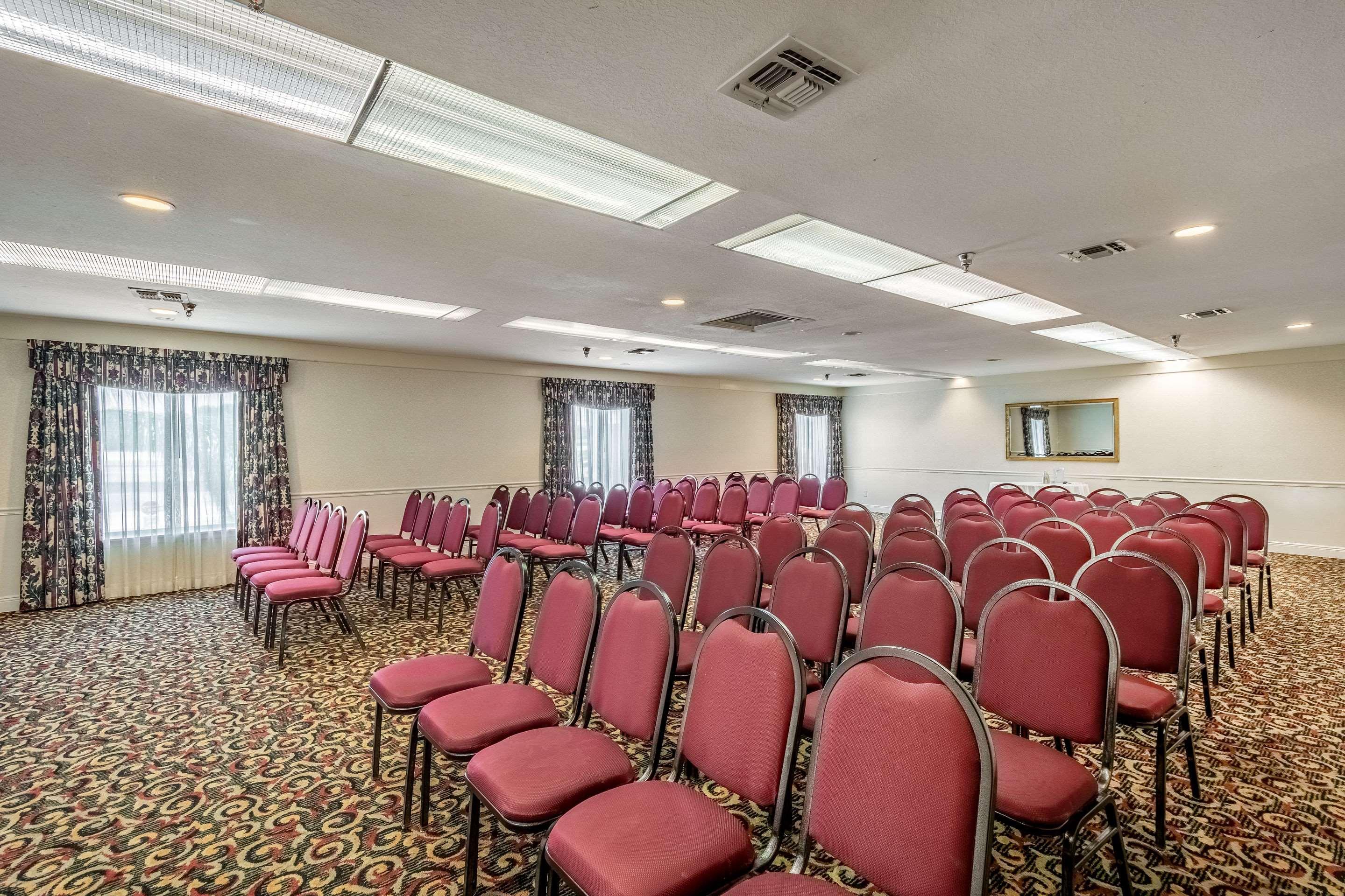 Clarion Inn & Suites Central Clearwater Beach Eksteriør billede