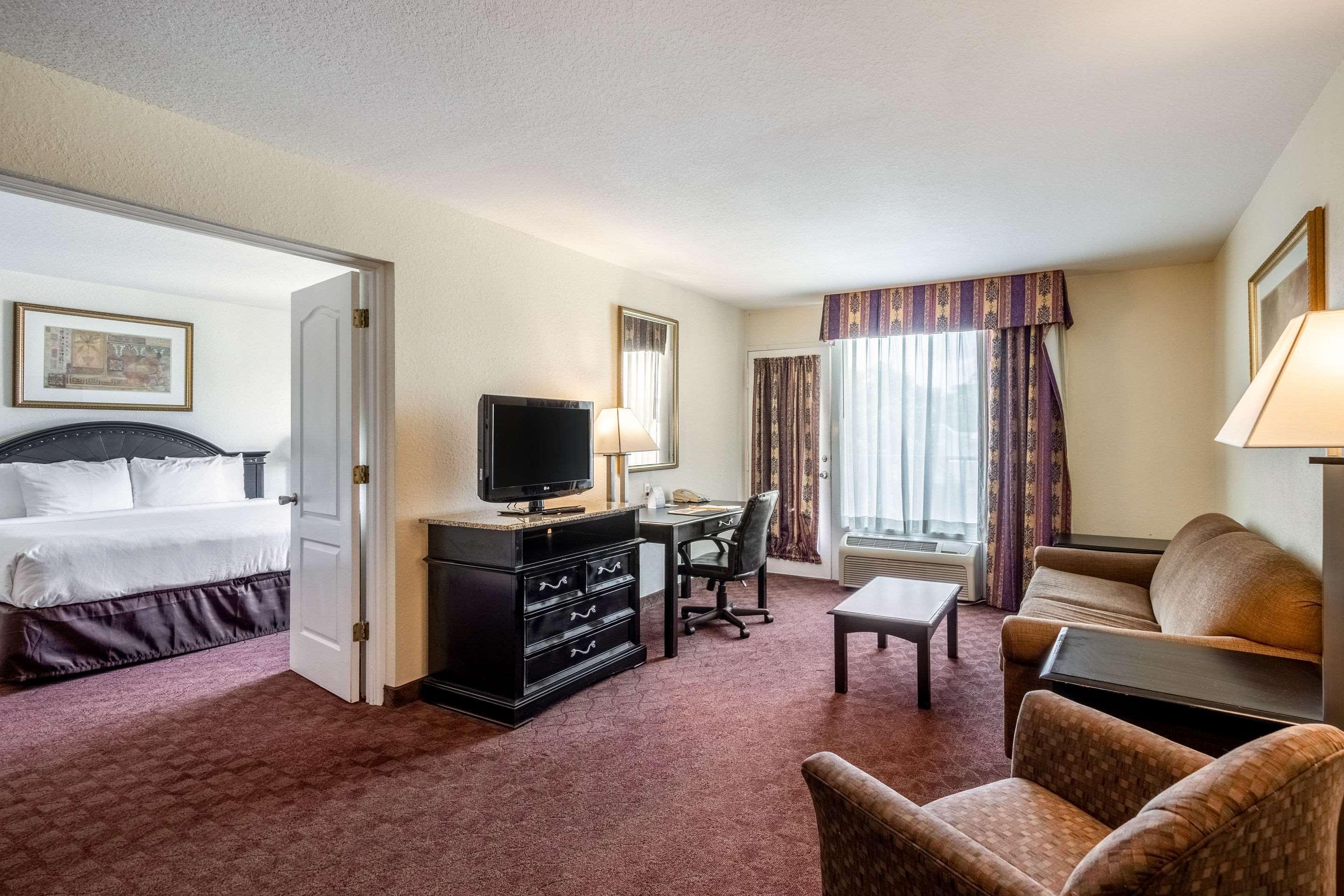 Clarion Inn & Suites Central Clearwater Beach Eksteriør billede