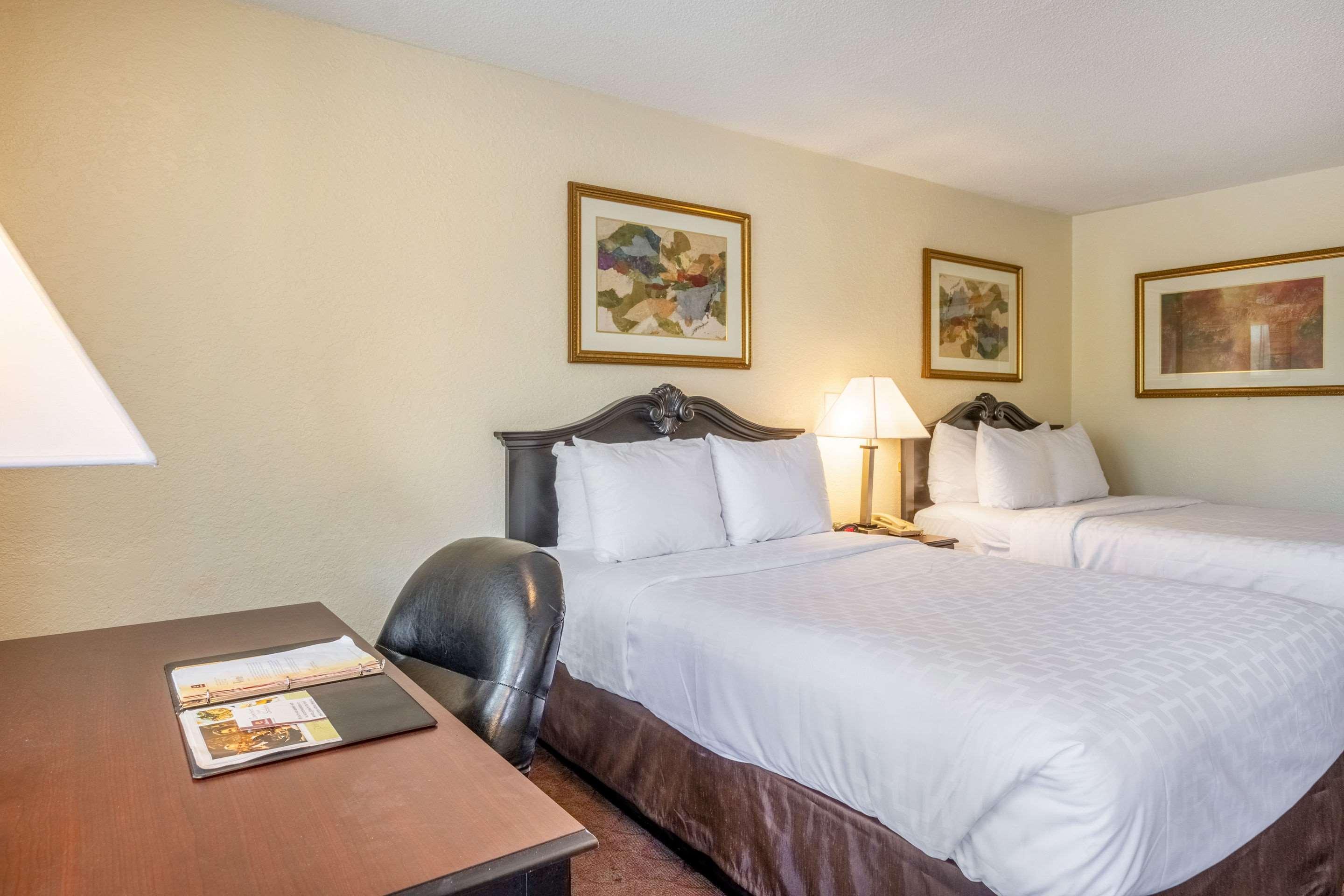 Clarion Inn & Suites Central Clearwater Beach Eksteriør billede