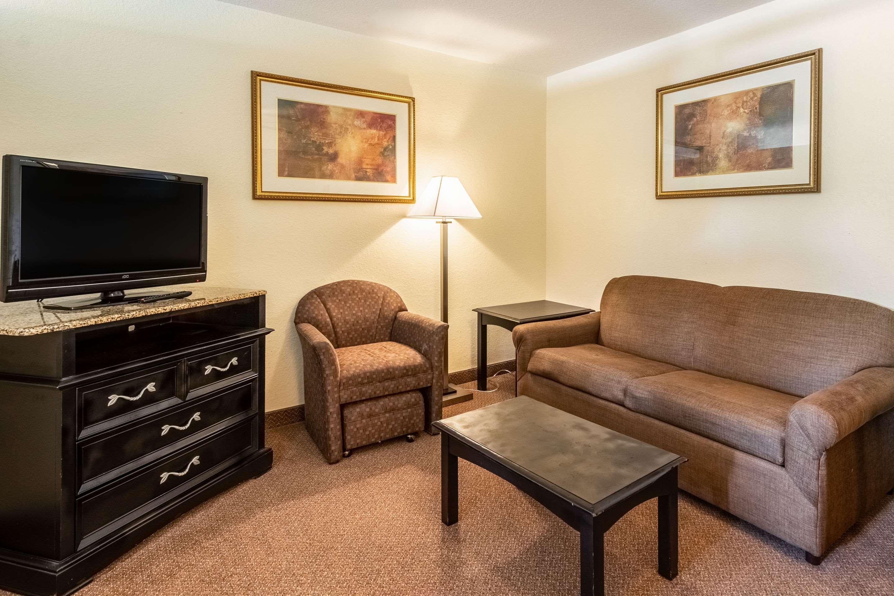 Clarion Inn & Suites Central Clearwater Beach Eksteriør billede