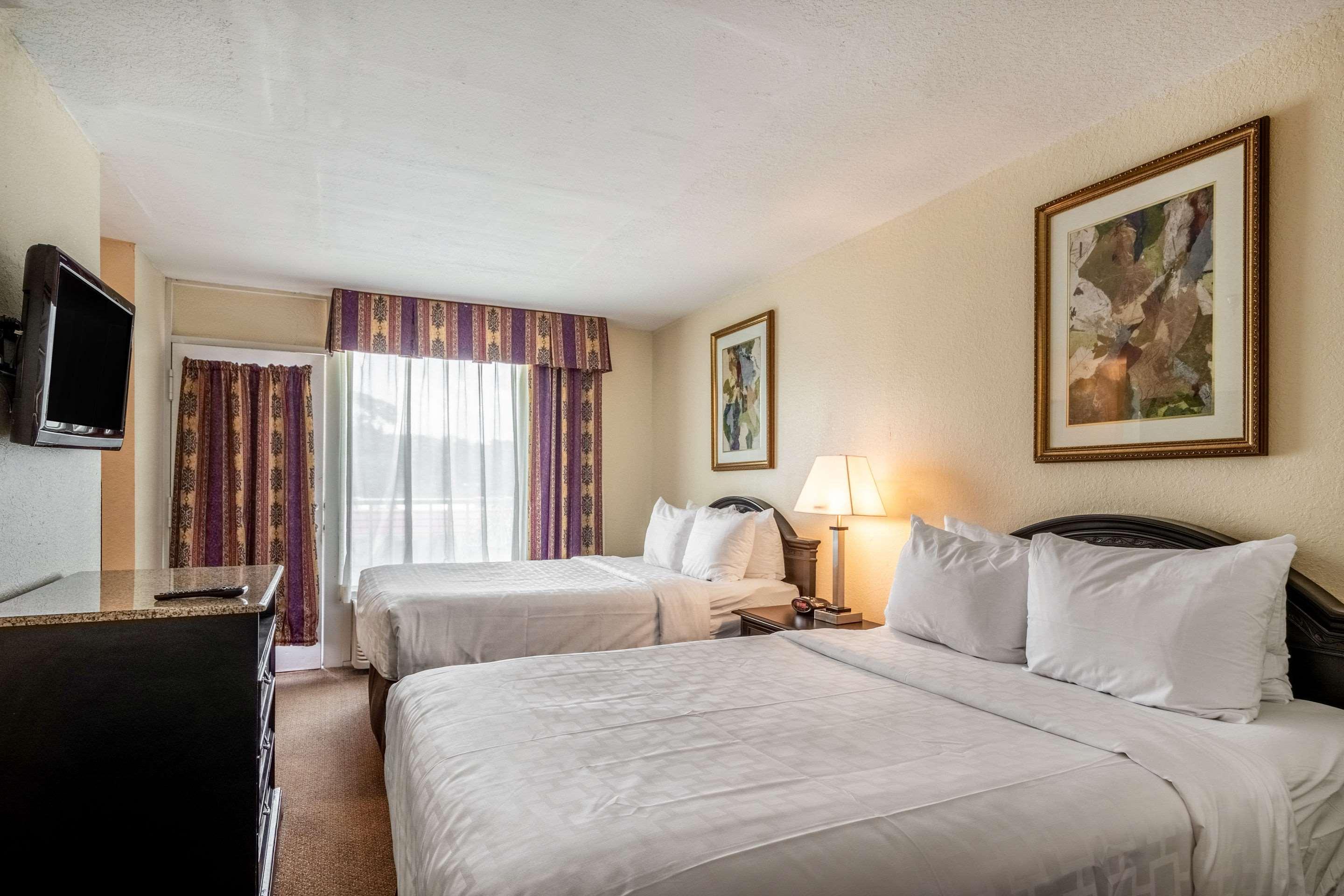 Clarion Inn & Suites Central Clearwater Beach Eksteriør billede