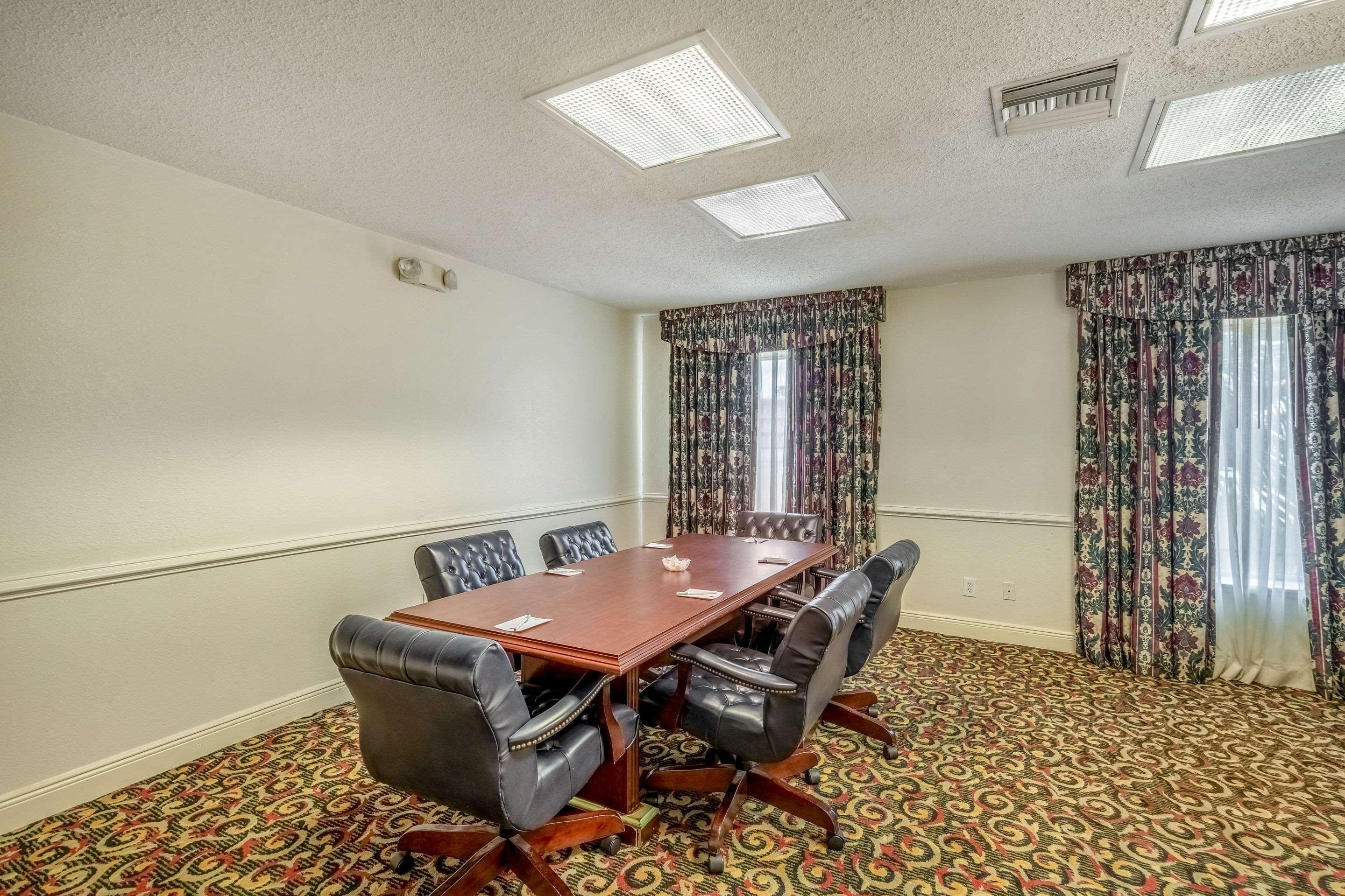 Clarion Inn & Suites Central Clearwater Beach Eksteriør billede