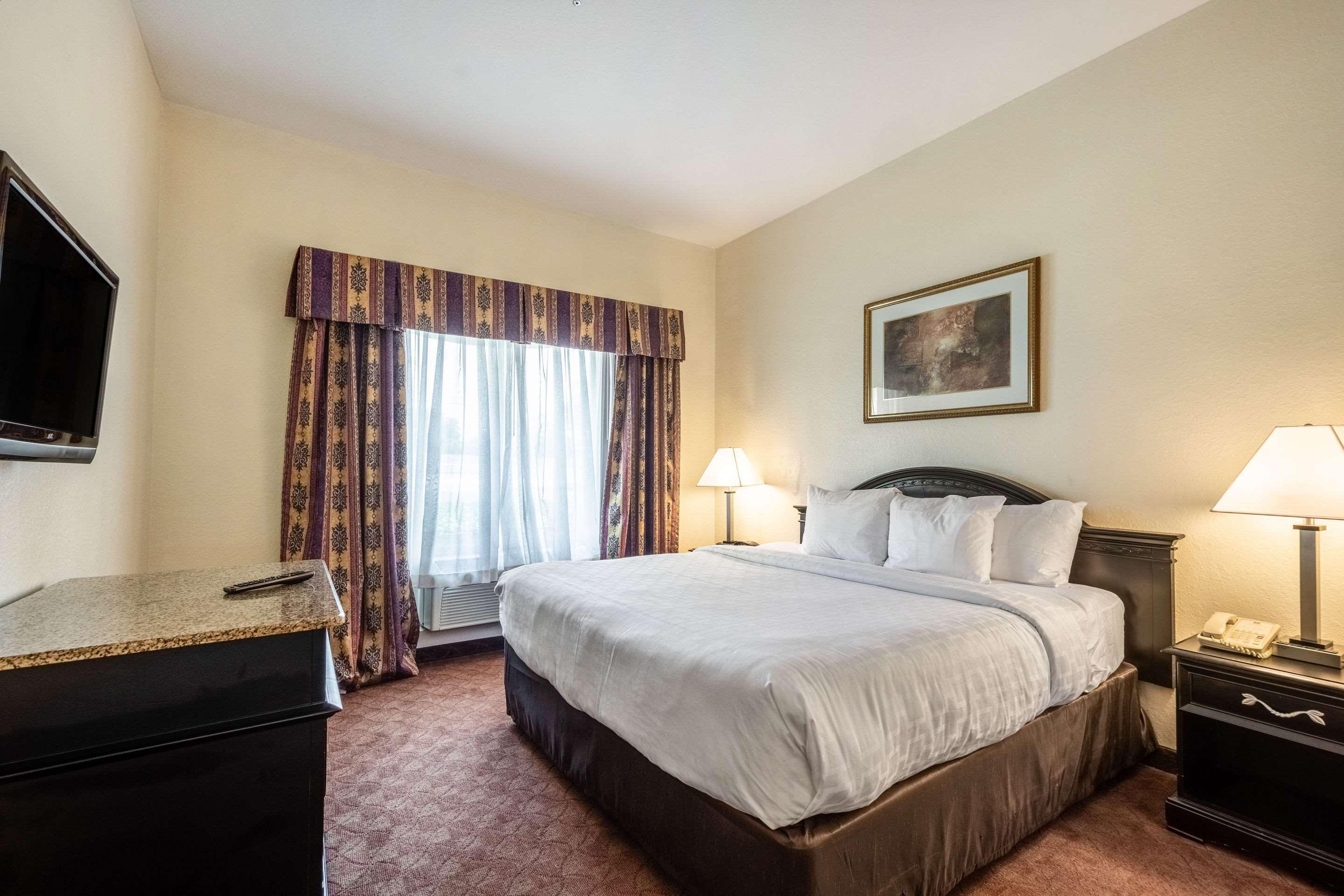 Clarion Inn & Suites Central Clearwater Beach Eksteriør billede