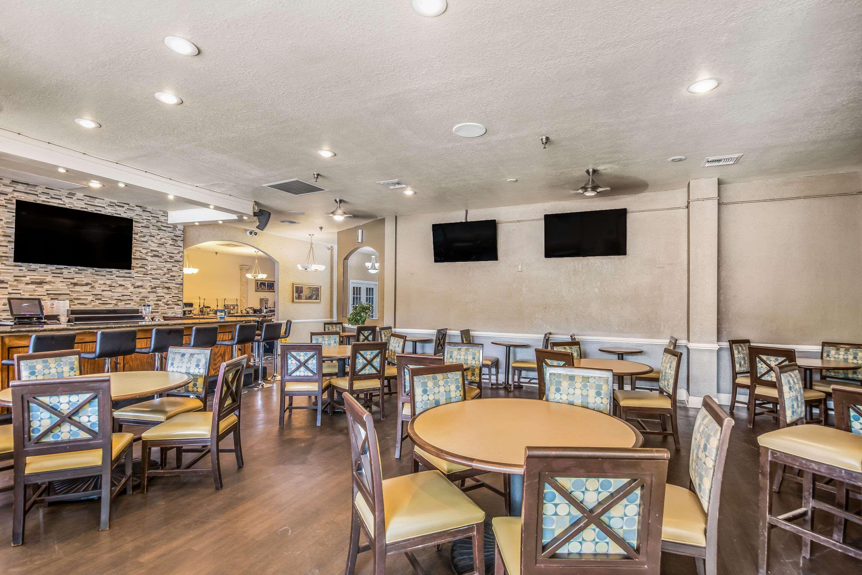 Clarion Inn & Suites Central Clearwater Beach Eksteriør billede