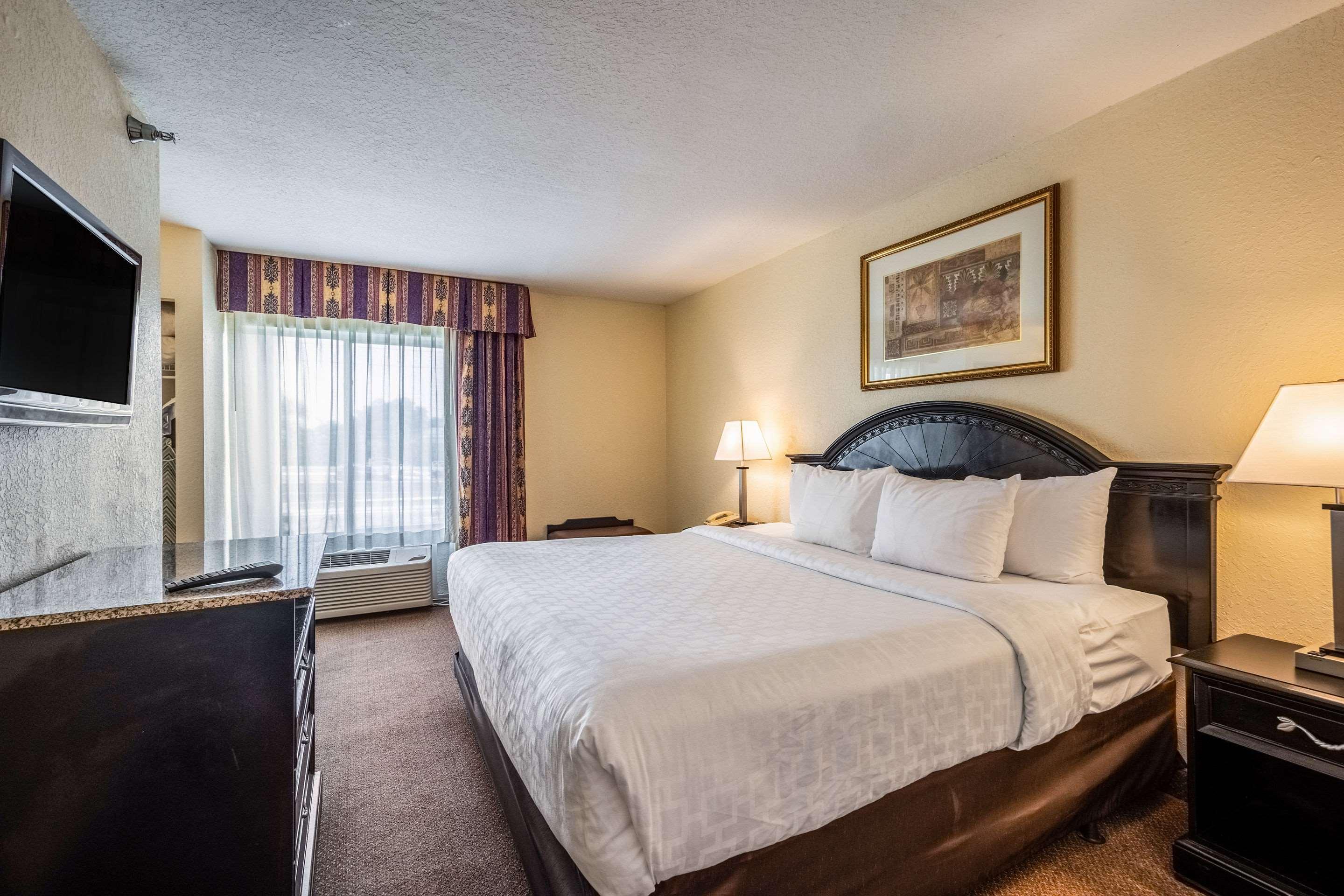 Clarion Inn & Suites Central Clearwater Beach Eksteriør billede