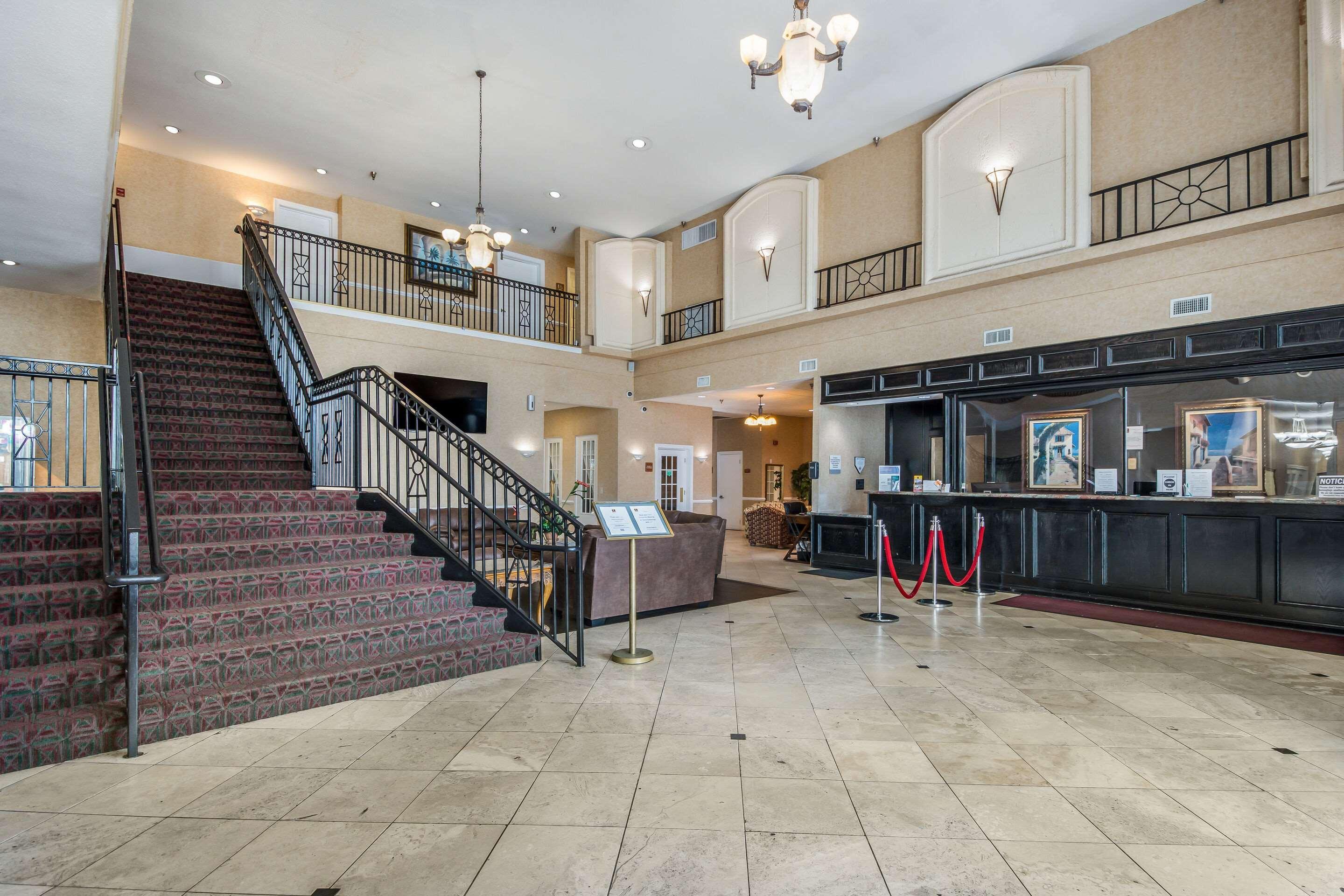 Clarion Inn & Suites Central Clearwater Beach Eksteriør billede