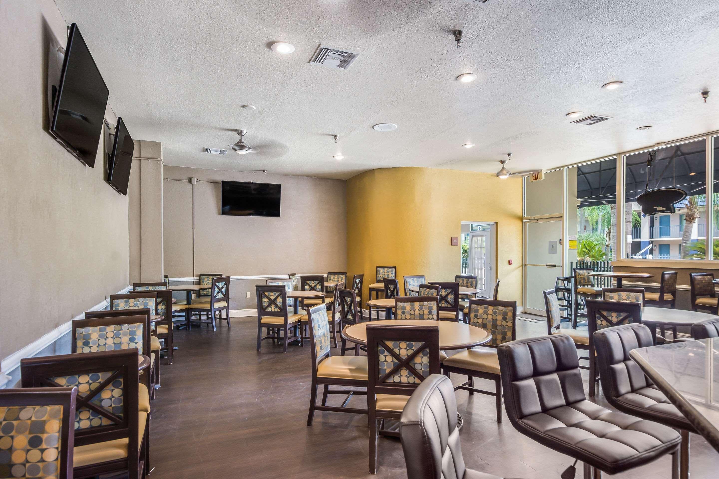 Clarion Inn & Suites Central Clearwater Beach Eksteriør billede