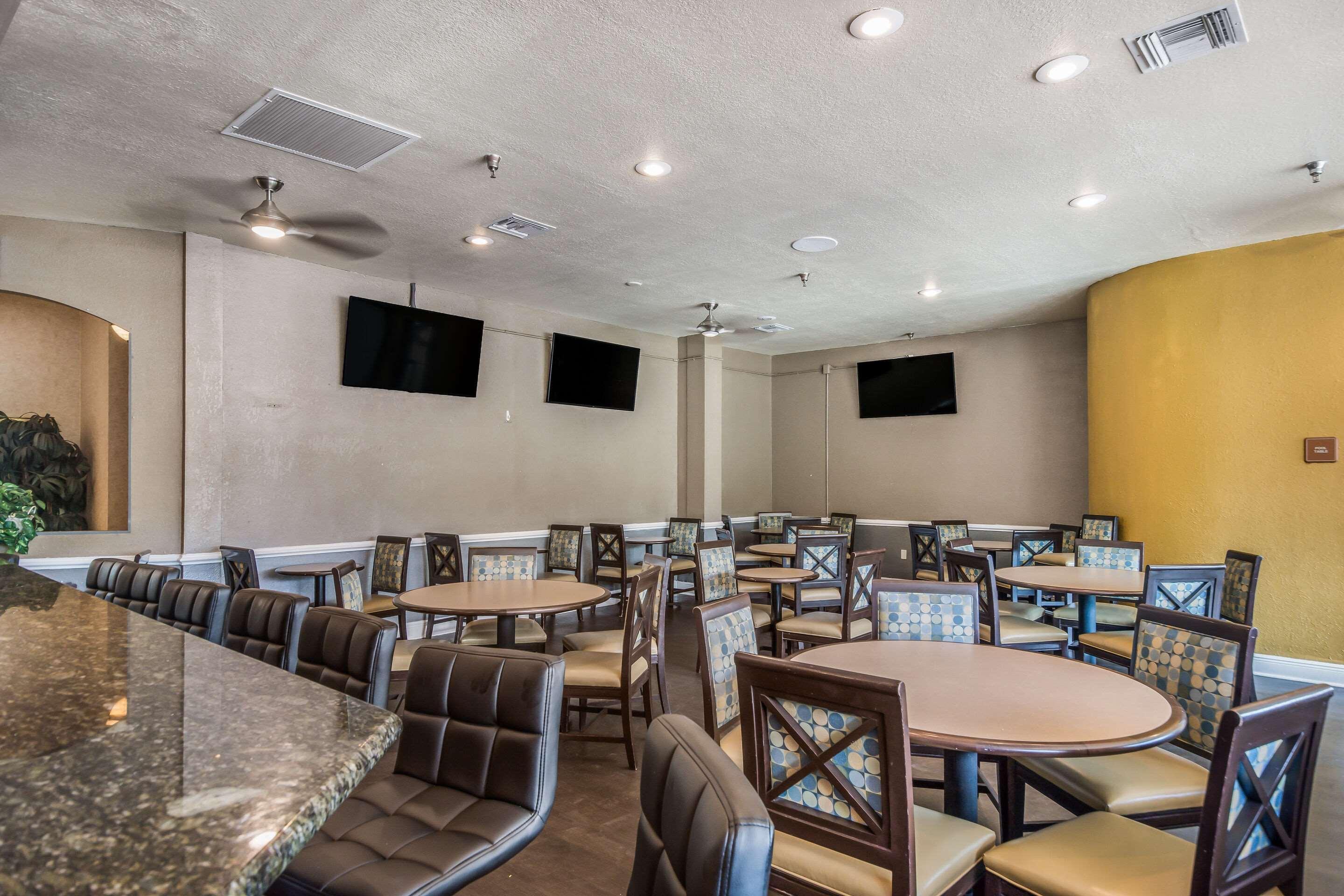 Clarion Inn & Suites Central Clearwater Beach Eksteriør billede