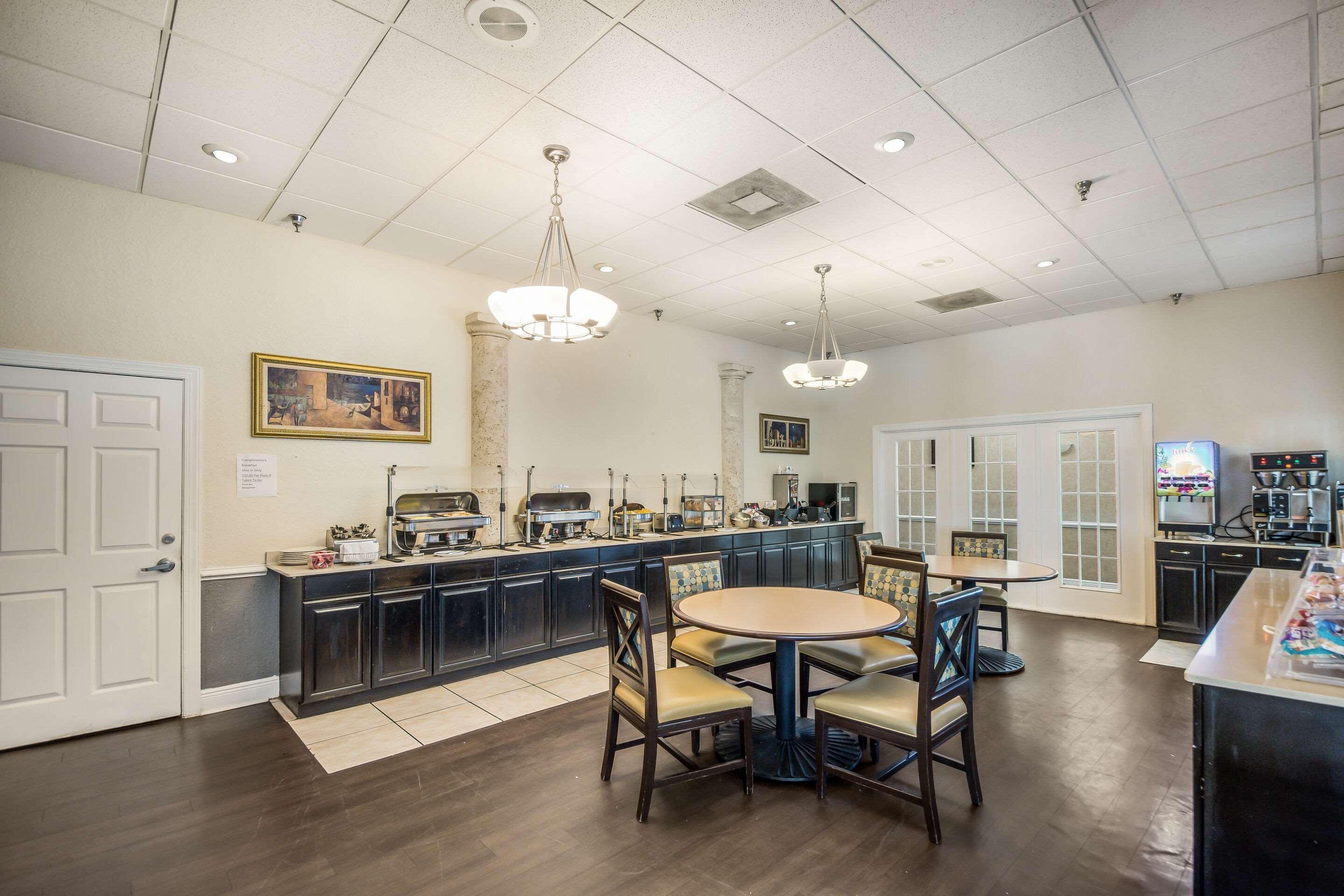 Clarion Inn & Suites Central Clearwater Beach Eksteriør billede