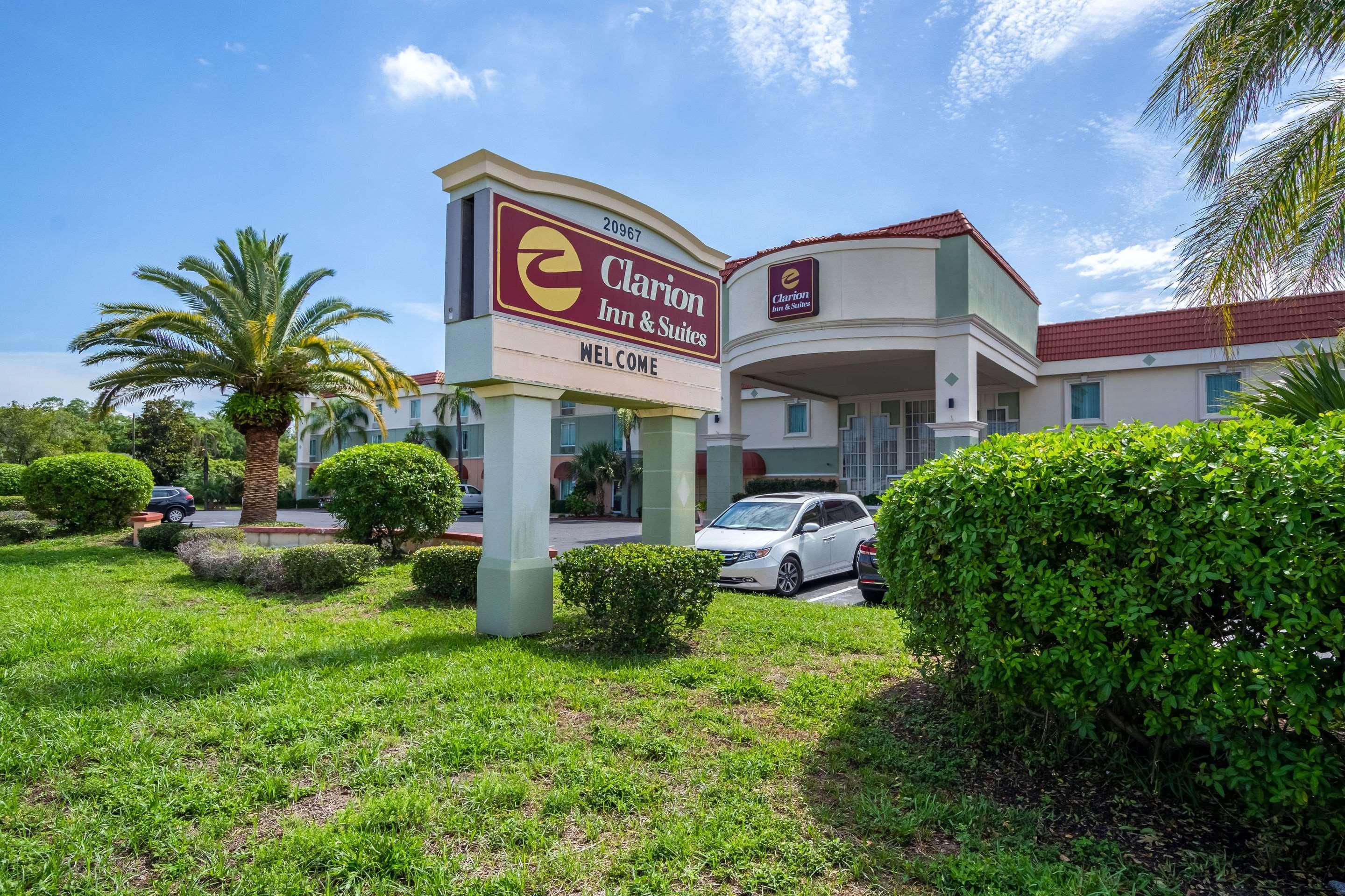 Clarion Inn & Suites Central Clearwater Beach Eksteriør billede