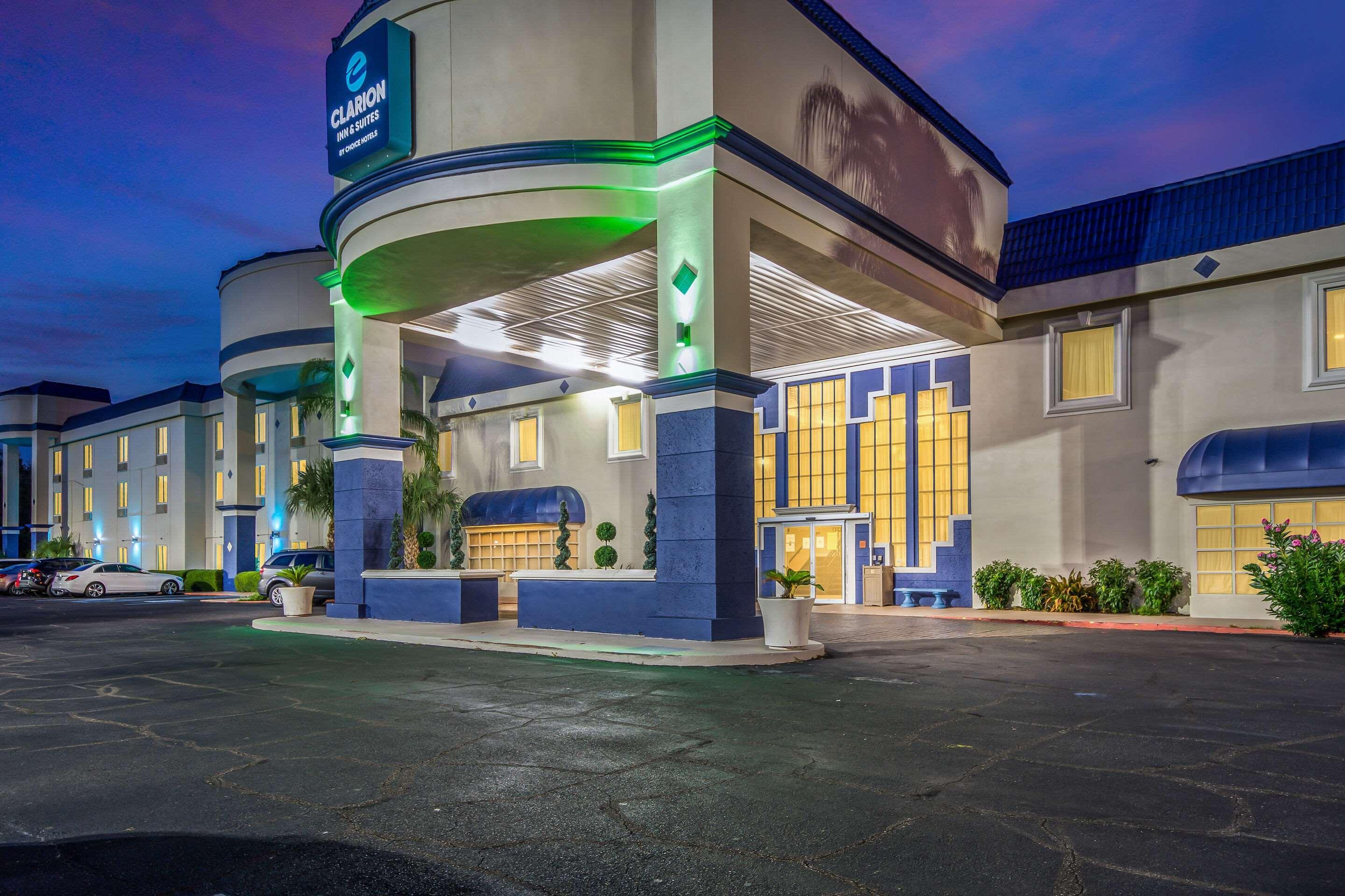 Clarion Inn & Suites Central Clearwater Beach Eksteriør billede
