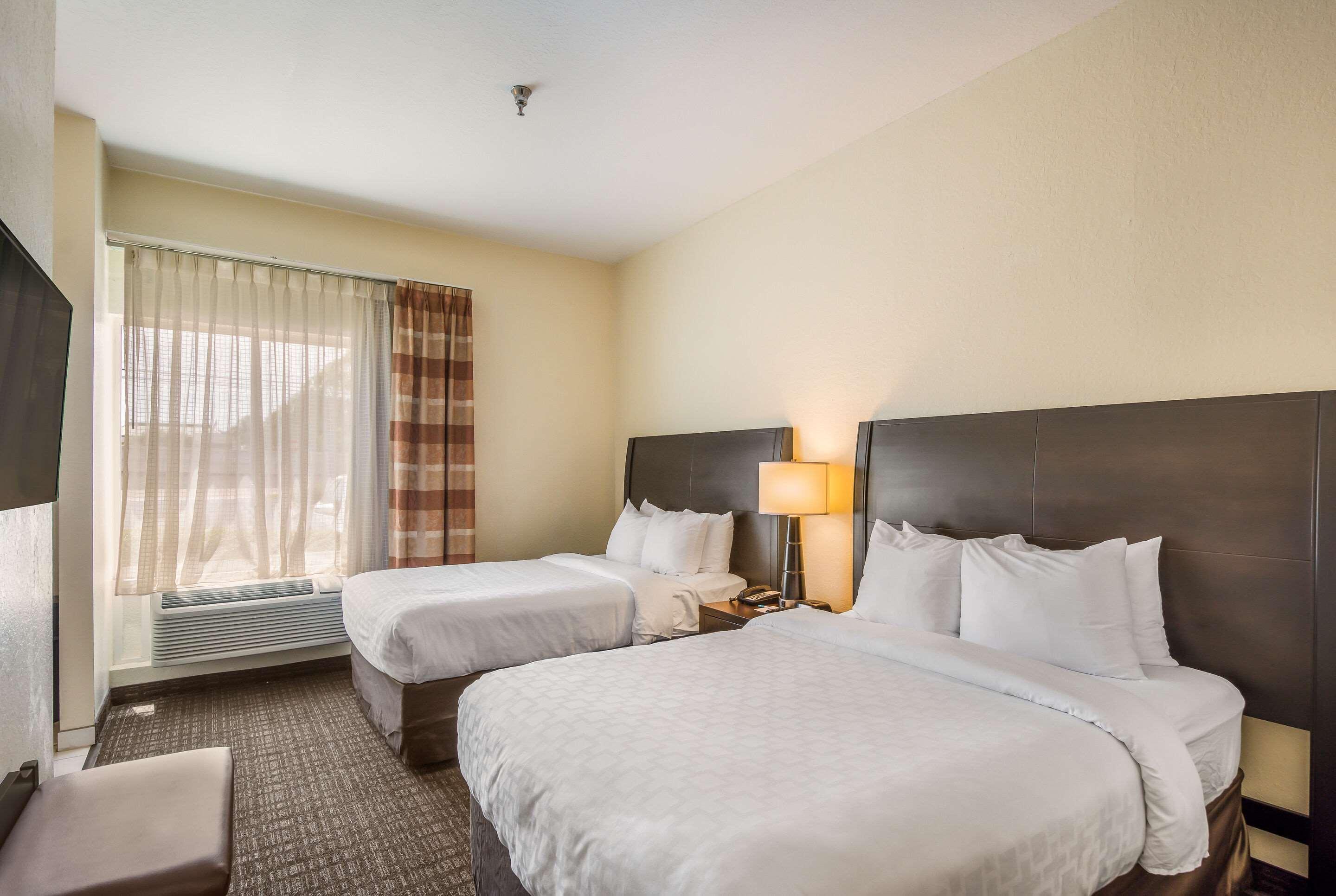 Clarion Inn & Suites Central Clearwater Beach Eksteriør billede