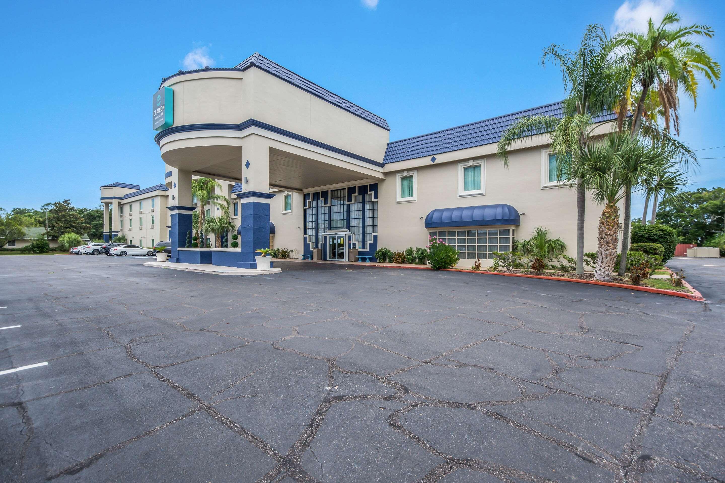Clarion Inn & Suites Central Clearwater Beach Eksteriør billede