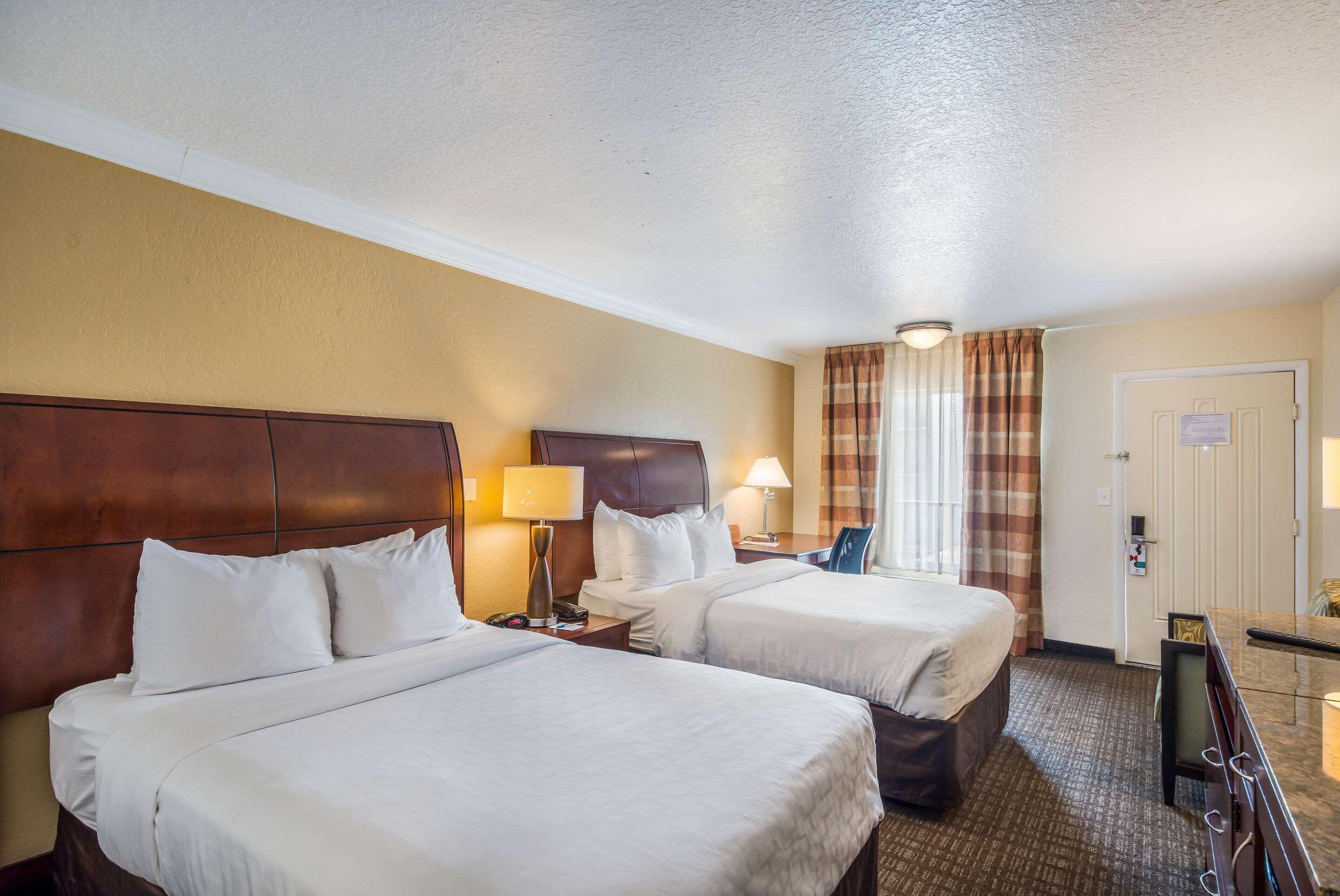 Clarion Inn & Suites Central Clearwater Beach Eksteriør billede