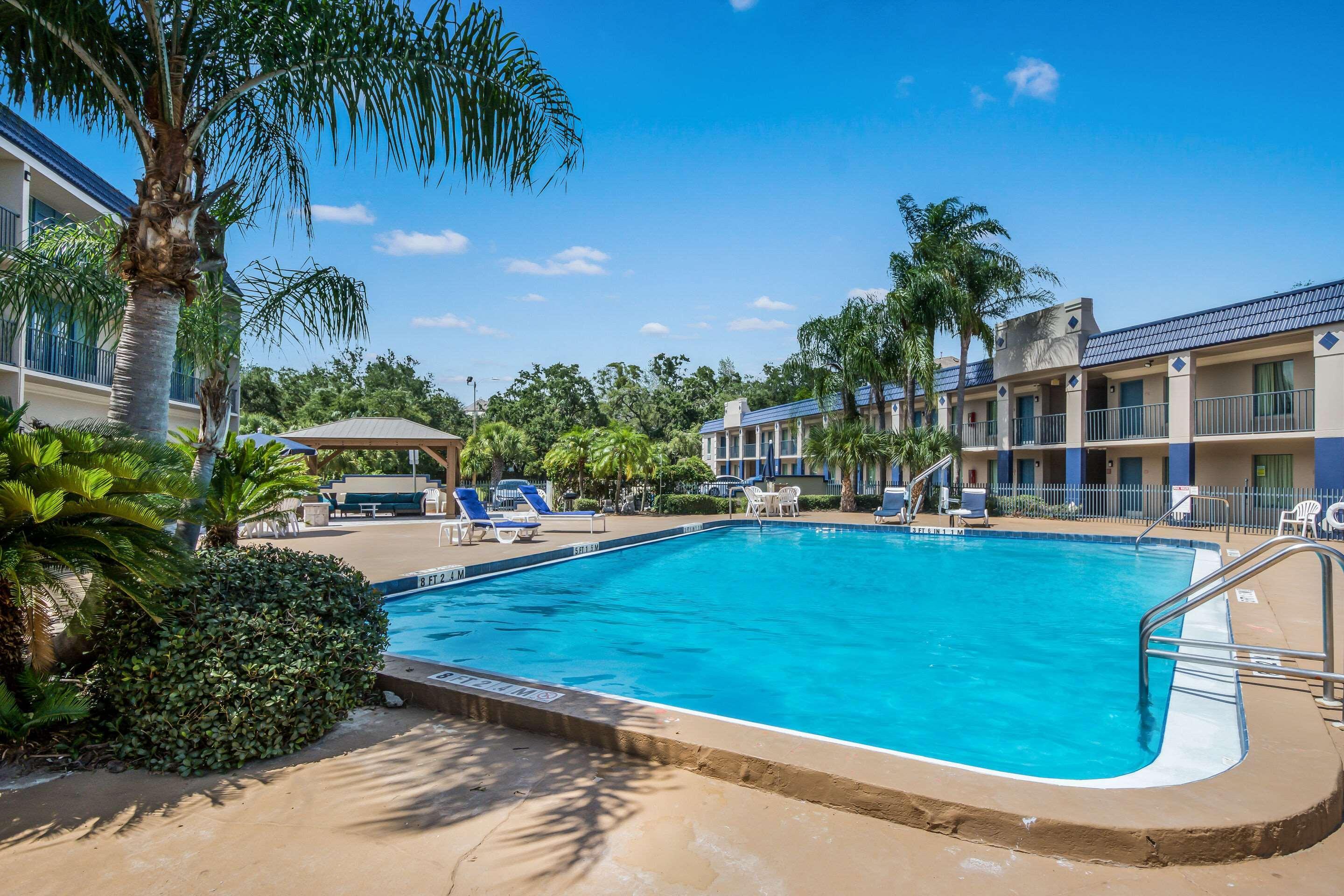 Clarion Inn & Suites Central Clearwater Beach Eksteriør billede