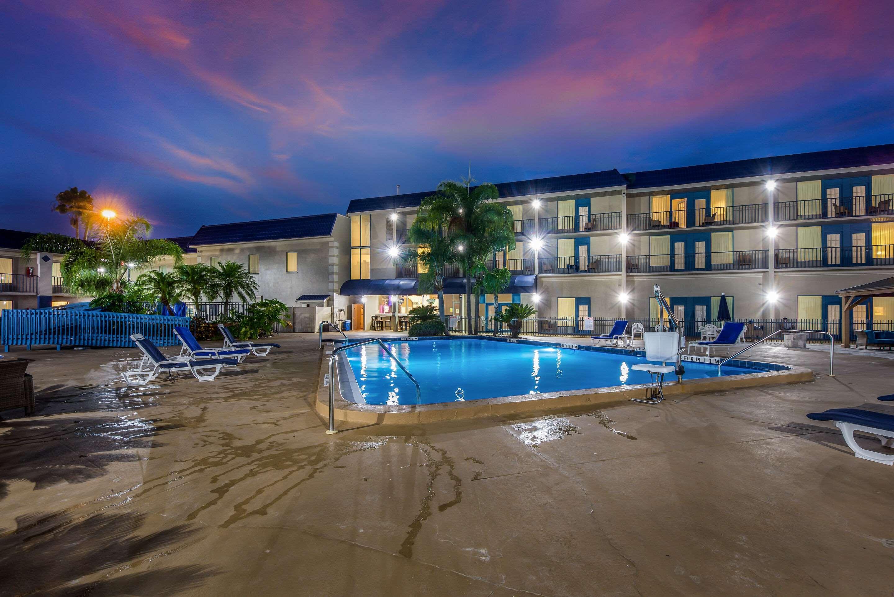 Clarion Inn & Suites Central Clearwater Beach Eksteriør billede