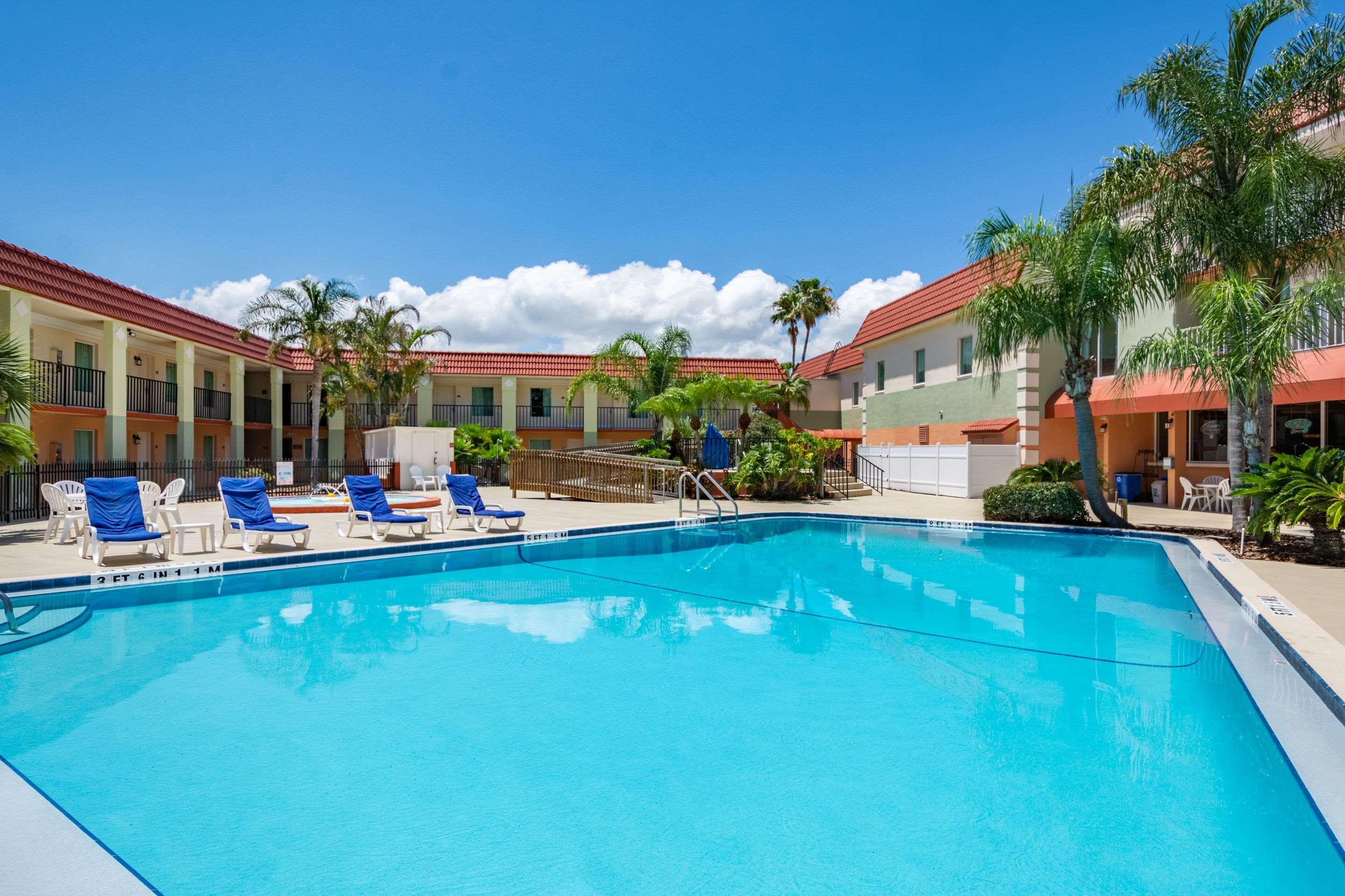 Clarion Inn & Suites Central Clearwater Beach Eksteriør billede