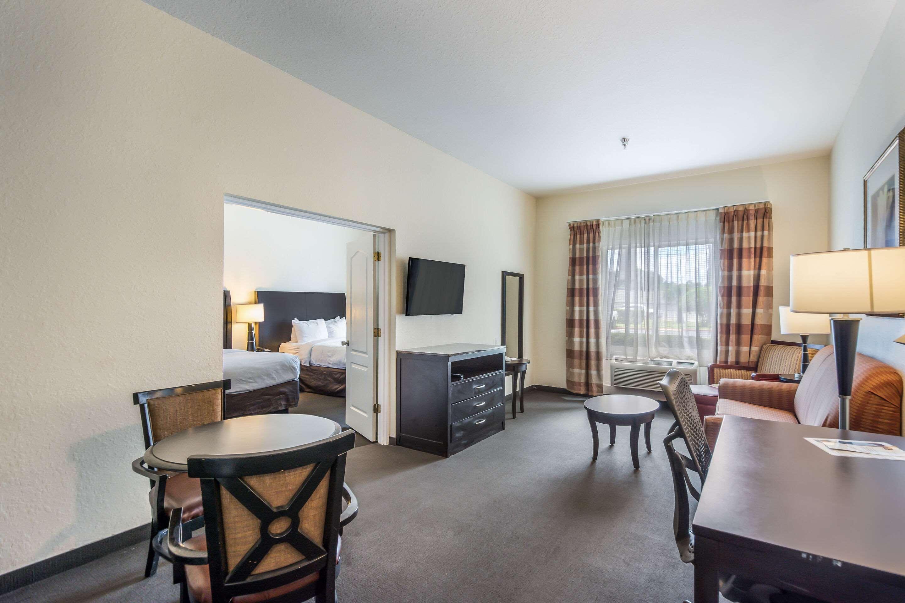 Clarion Inn & Suites Central Clearwater Beach Eksteriør billede