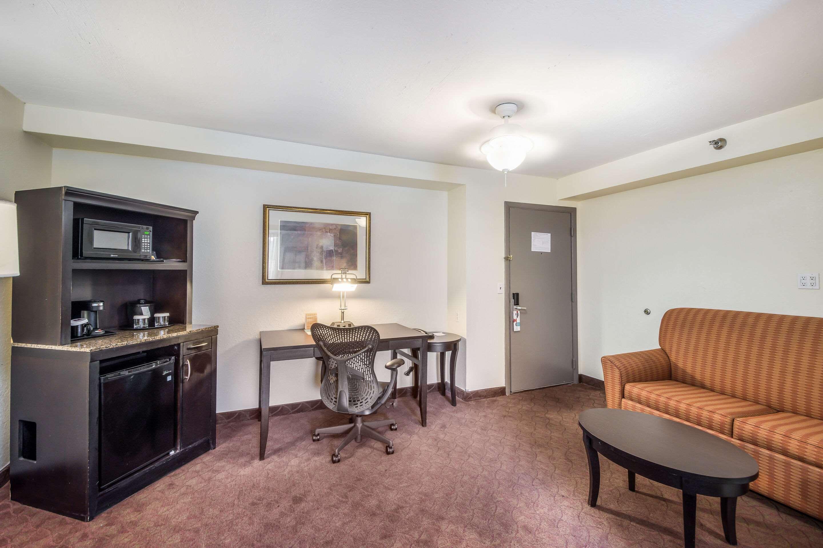 Clarion Inn & Suites Central Clearwater Beach Eksteriør billede