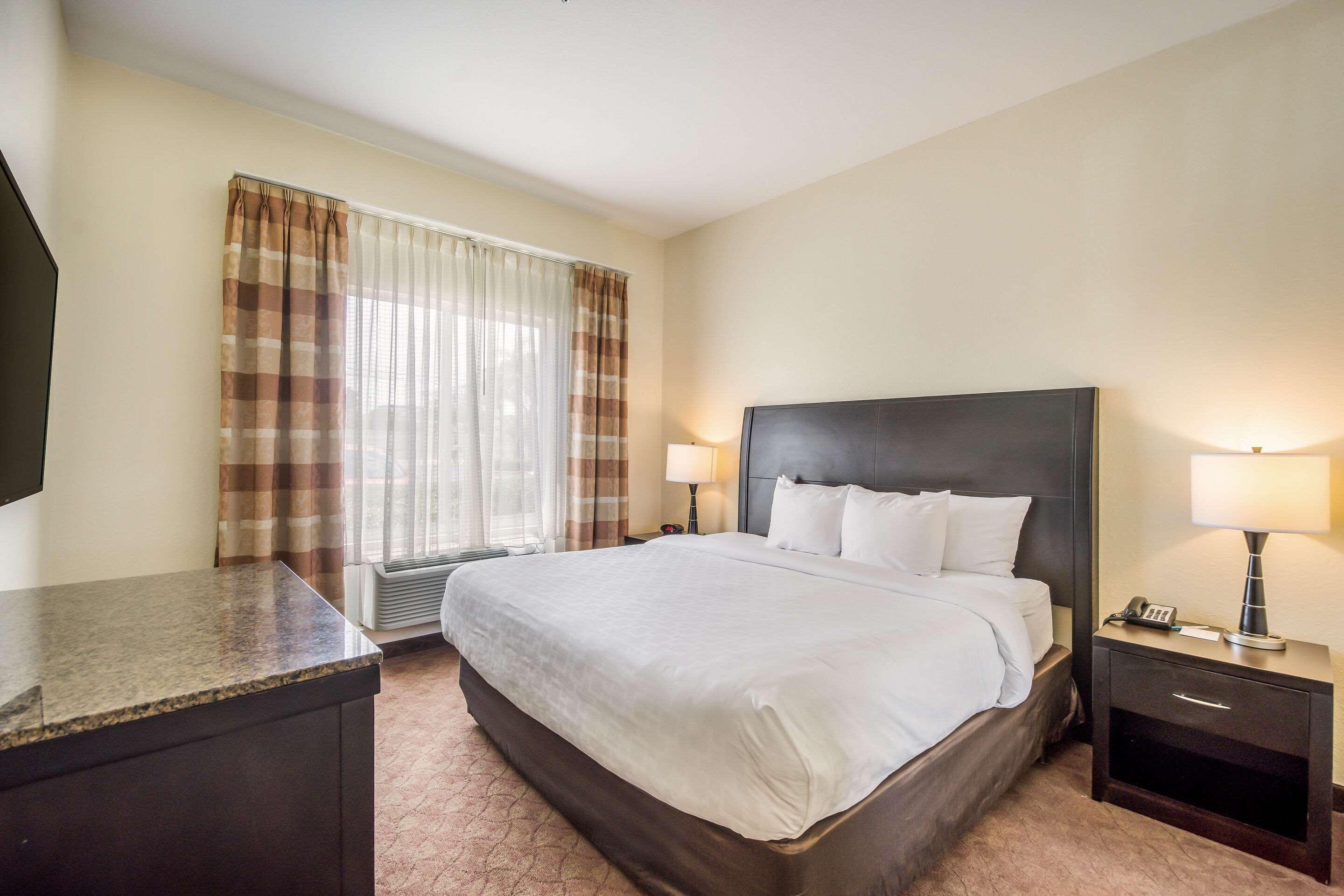 Clarion Inn & Suites Central Clearwater Beach Eksteriør billede