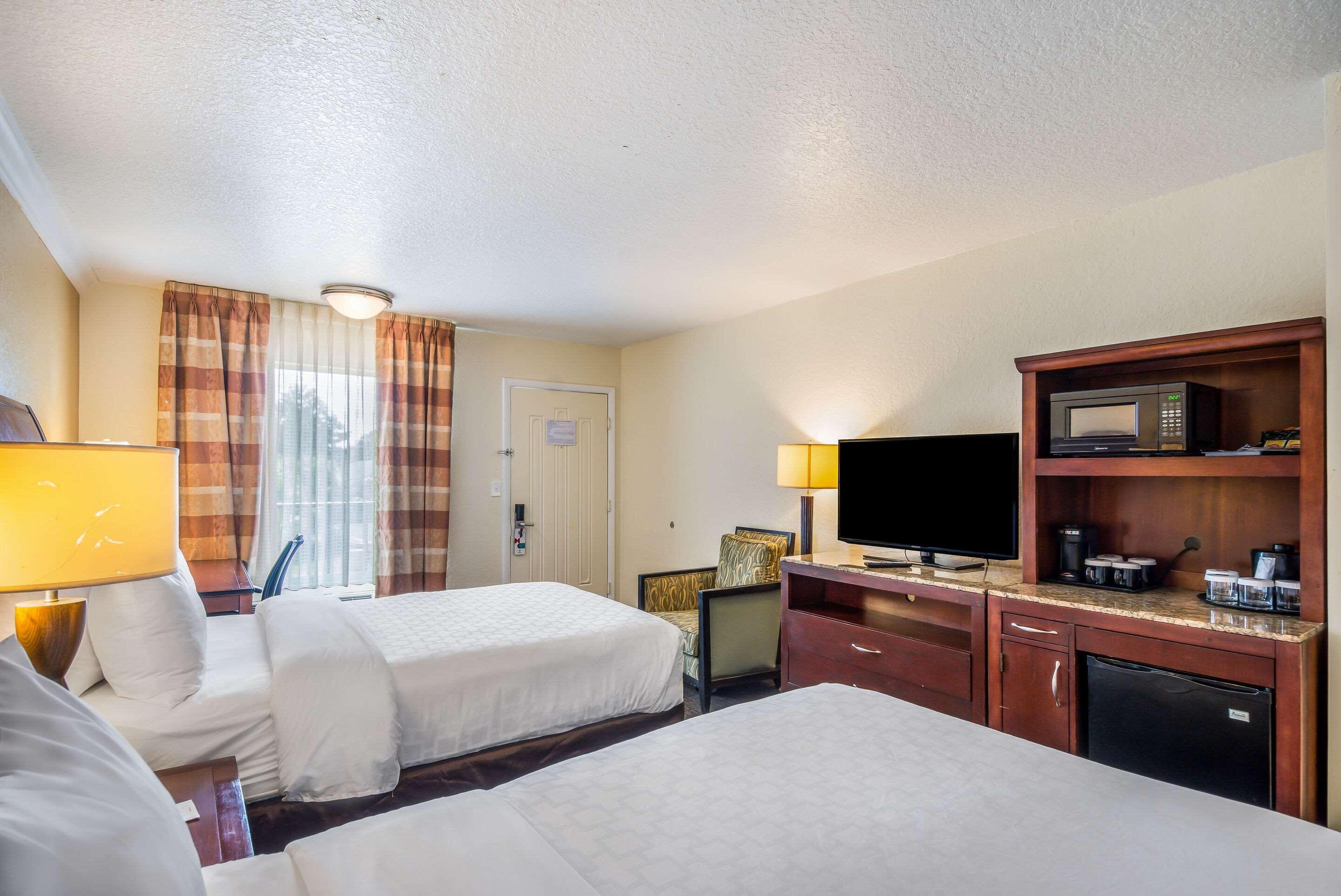 Clarion Inn & Suites Central Clearwater Beach Eksteriør billede